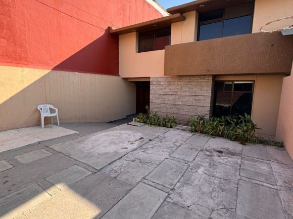 Inmueblesaqui.com Casa En Zona Exclusiva En La Ciudad