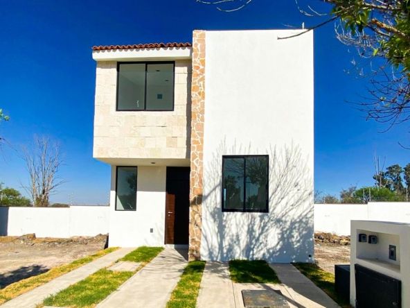 Inmueblesaqui.com Casa En Cd. Maderas (Recamara En Planta Baja) Nueva!!