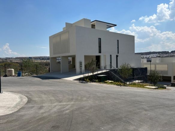 Inmueblesaqui.com Hermoso Townhouse Venta 2 Rec Zona El Mirador Qro Jf